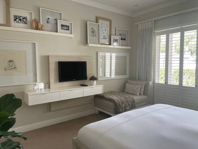 Stunning central home – in/out-door living gallery image 4