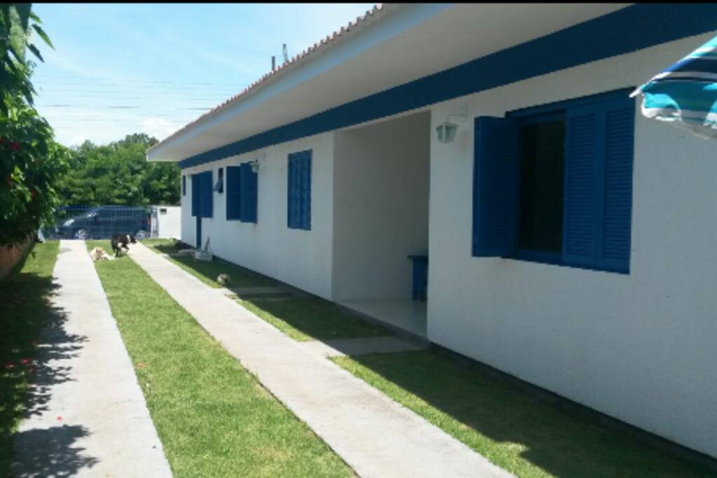 O AP fica neste ângulo, de trás para frente, nesta 1º janela e varanda.