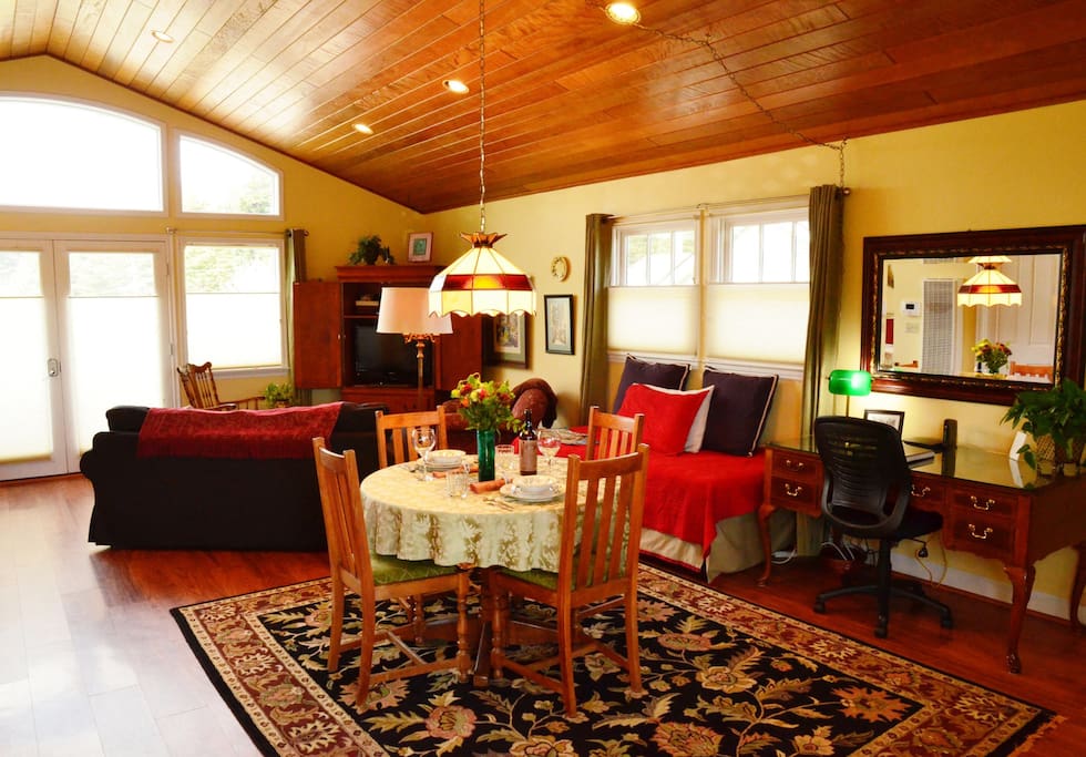 Arcata Stay's Forest View Stay elegant studio near HSU Campus interior