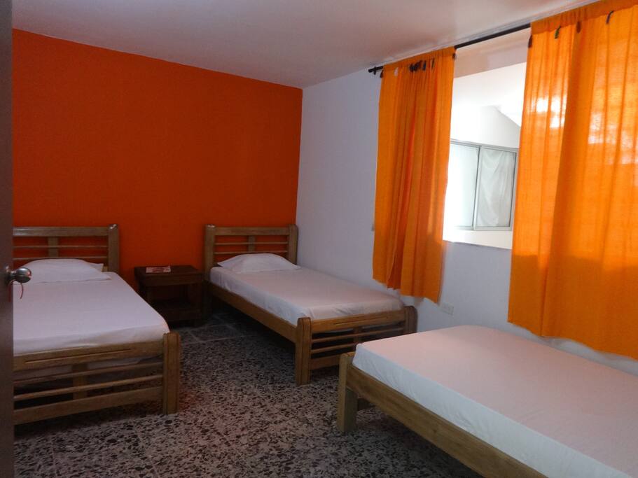 Dormitorios 37.000 cop per person
