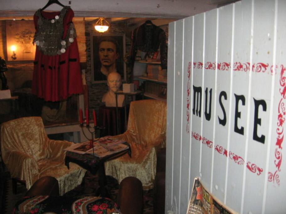 SALON -MUSEE