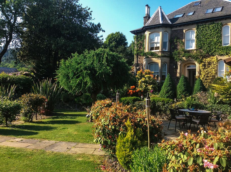 Enjoy the summer days or evenings in our spacious garden. Watch the sun set over Ben Ledi or have your morning coffee and listen to the dawn chorus of birds.