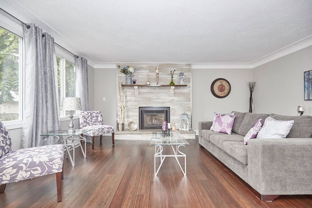Large living space, great cozy fireplace
