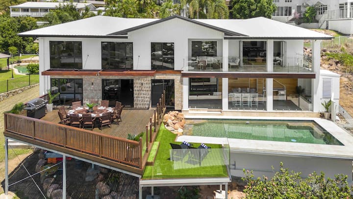 Luxe Allawah · 6BR 4.5BA ENS · Pool · Parking · Near CBD