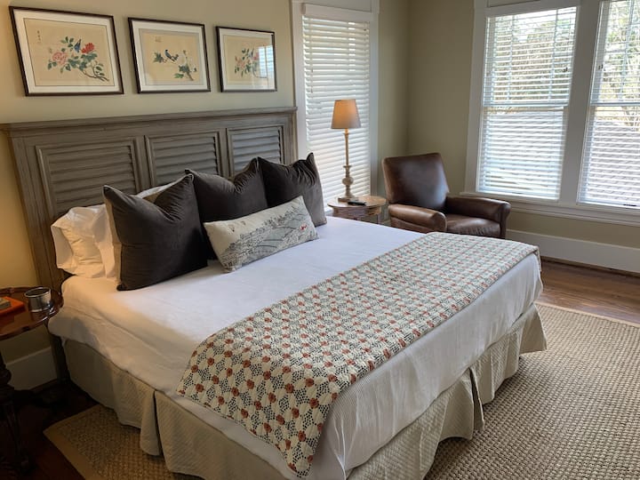 King Guest Room with Tempur-Pedic Mattress