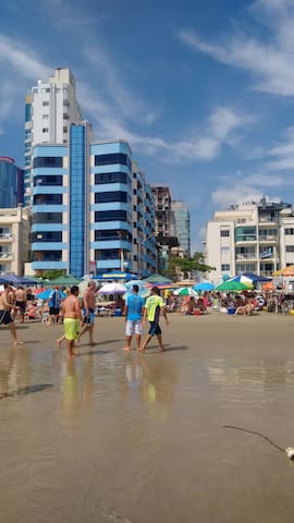 Prédio em frente ao mar :]