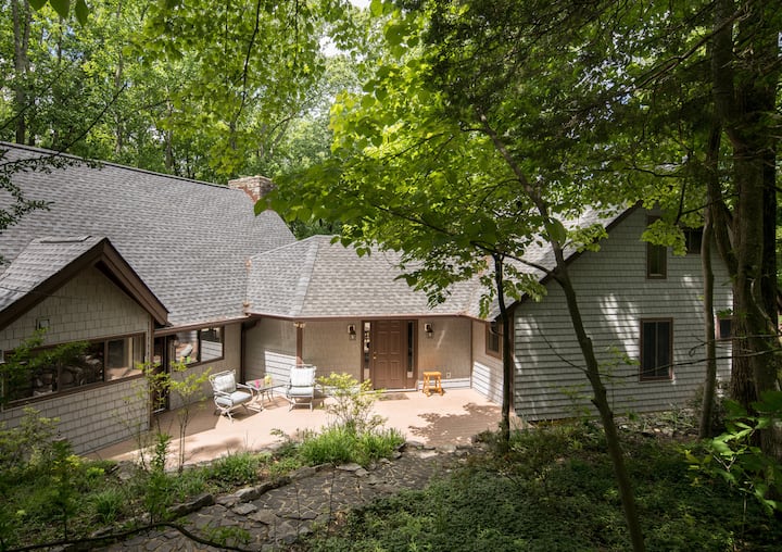 Sweet Virginia Blue Smith Mtn Lake Houses for Rent in