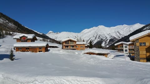 Chalet Breithorn Spacious 3 BR with Jacuzzi - A