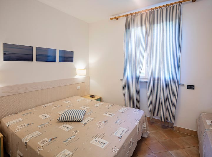 Dvojlôžková spálňa a pridaná posteľ 