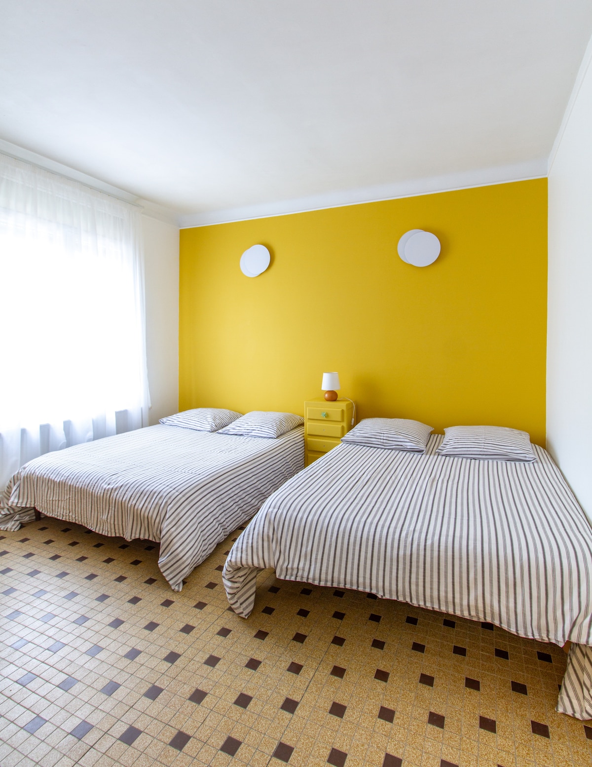 Chambre 1 avec deux lits doubles.