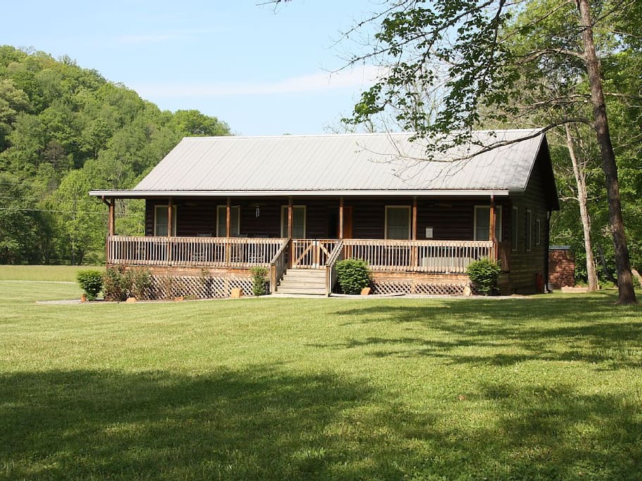 Climbing Bear Creekside Cabin Cabins for Rent in Whittier, North