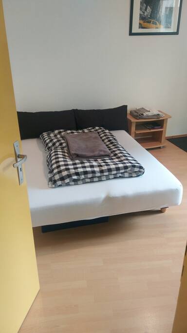 Airbnb Gästezimmer mit gemütlichem Schlafsofa