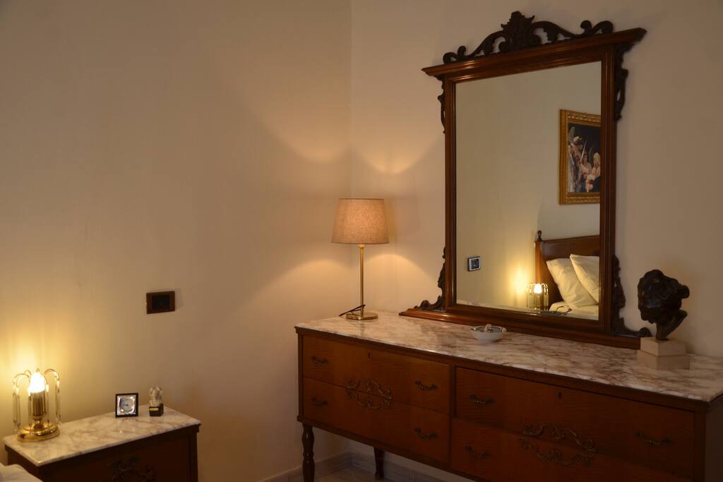 camera da letto con balcone