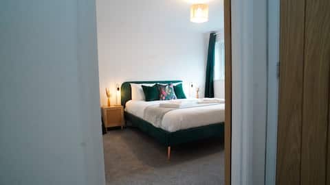 Dog Friendly Modern Town House in Mid Wales