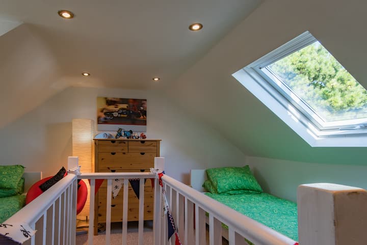 Letti singoli all'ultimo piano con vista sul mare e sul porto. 