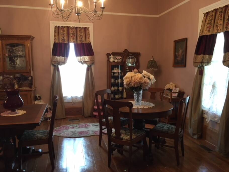 Breakfast/Dining Room