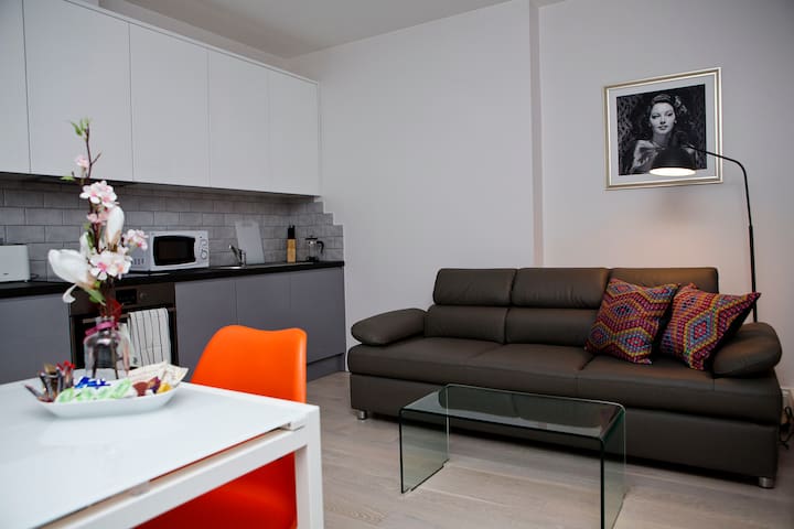 Soho Chambers Apt A, 1st Floor by Indigo Flats