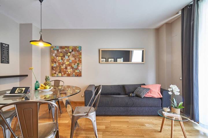 Great 2 bedroom&2bathroom flat in Eixample parking