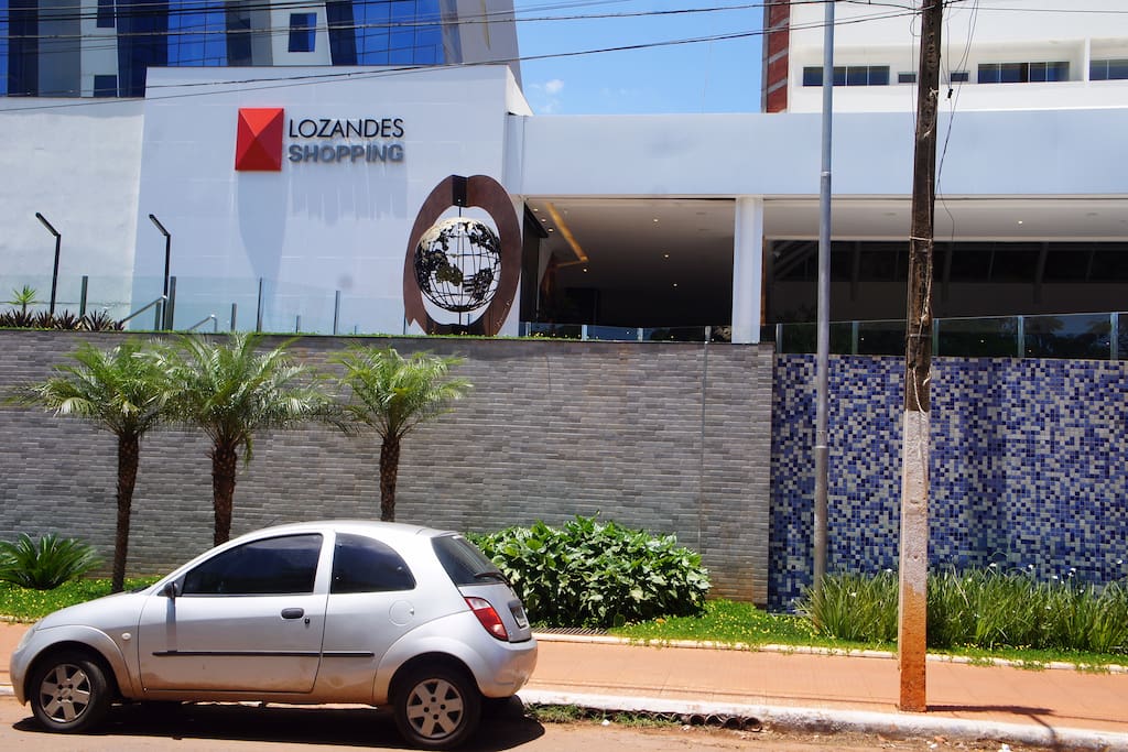 Entrada para o Shopping pela Avenida Olinda.