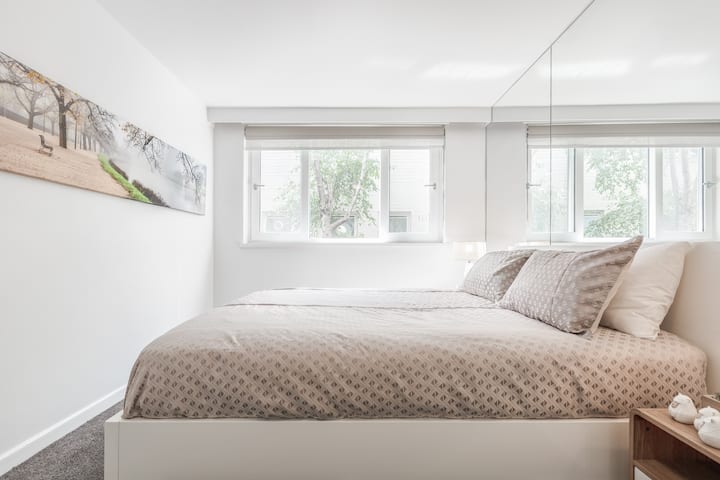 Towels, bath mats, doona and cover, sheets, pillow cases and tea towels are all provided as standard inclusions