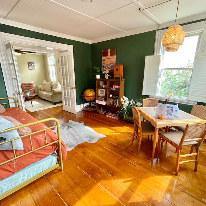 Charming, Spacious Salem Apartment With Patio! - Salem