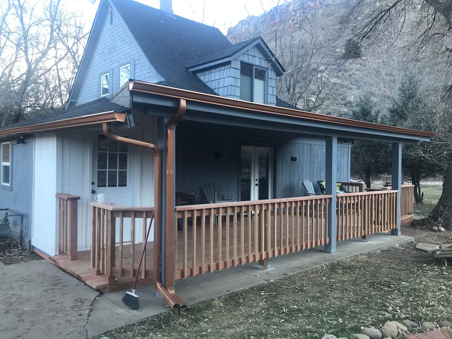 Large 400 covered deck facing the apple orchard and amazing views of Indian Lookout Ridge.