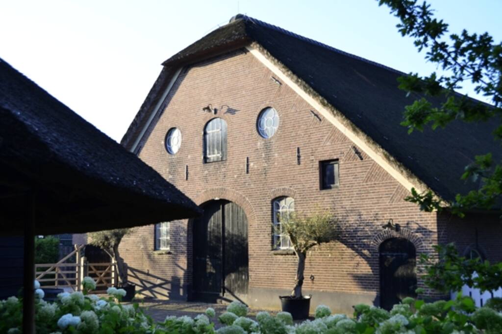 A big shed (deel), which is renovated to use as a business meeting place. Presentations and team meetings from 10 - 50 people.