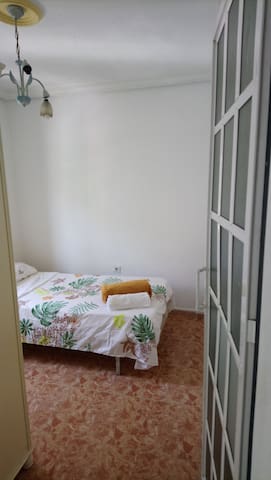 Single room in sevilla 2