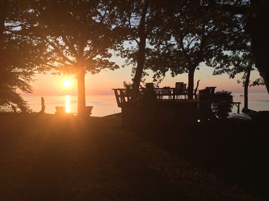 Sunset - Large private property with beautiful oak and maple trees.