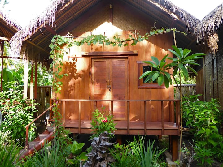 غرفة شيبوي 350,000 rp مع تلفزيون SAT وماء ساخن انقر على الرابط للحجز https://www.airbnb.com/rooms/19147938