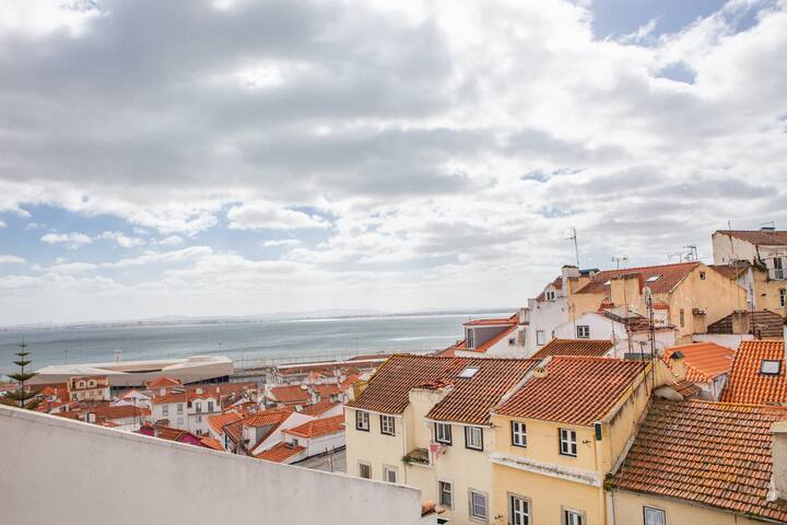 Alfama Delight River& City Views AC 3Bedrs+2Baths gallery image 5