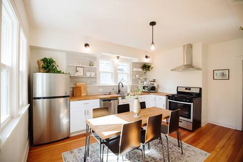 Fully remodeled upper apt in the heart of Bay View