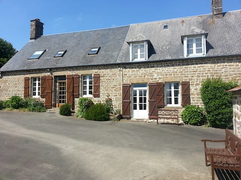 ❤️Beautiful cottages for 14+ - Private Heated Pool