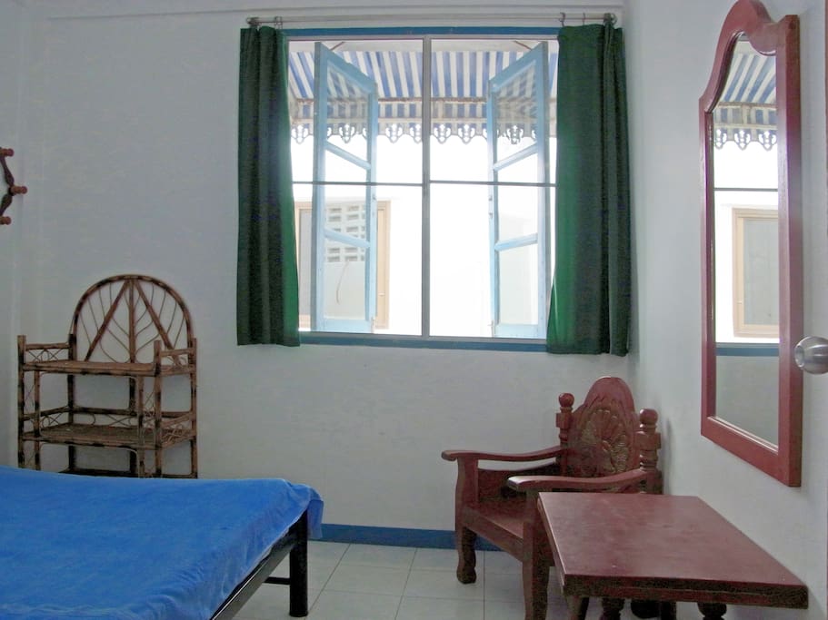 Budget double room with fan and shared bathroom in corridor