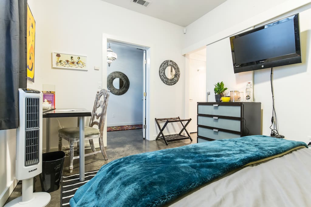 Luggage rack and dresser. Tv with computer attached. Netflix/hulu available.