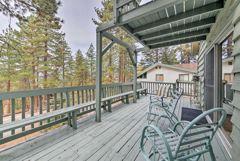 Situated in a wooded Running Springs neighborhood, this cabin boasts views of the San Bernardino National Forest.