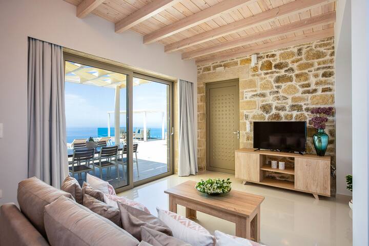 Bonsai Villa, 3 BD, 3 BA, lovely sea views gallery image 5