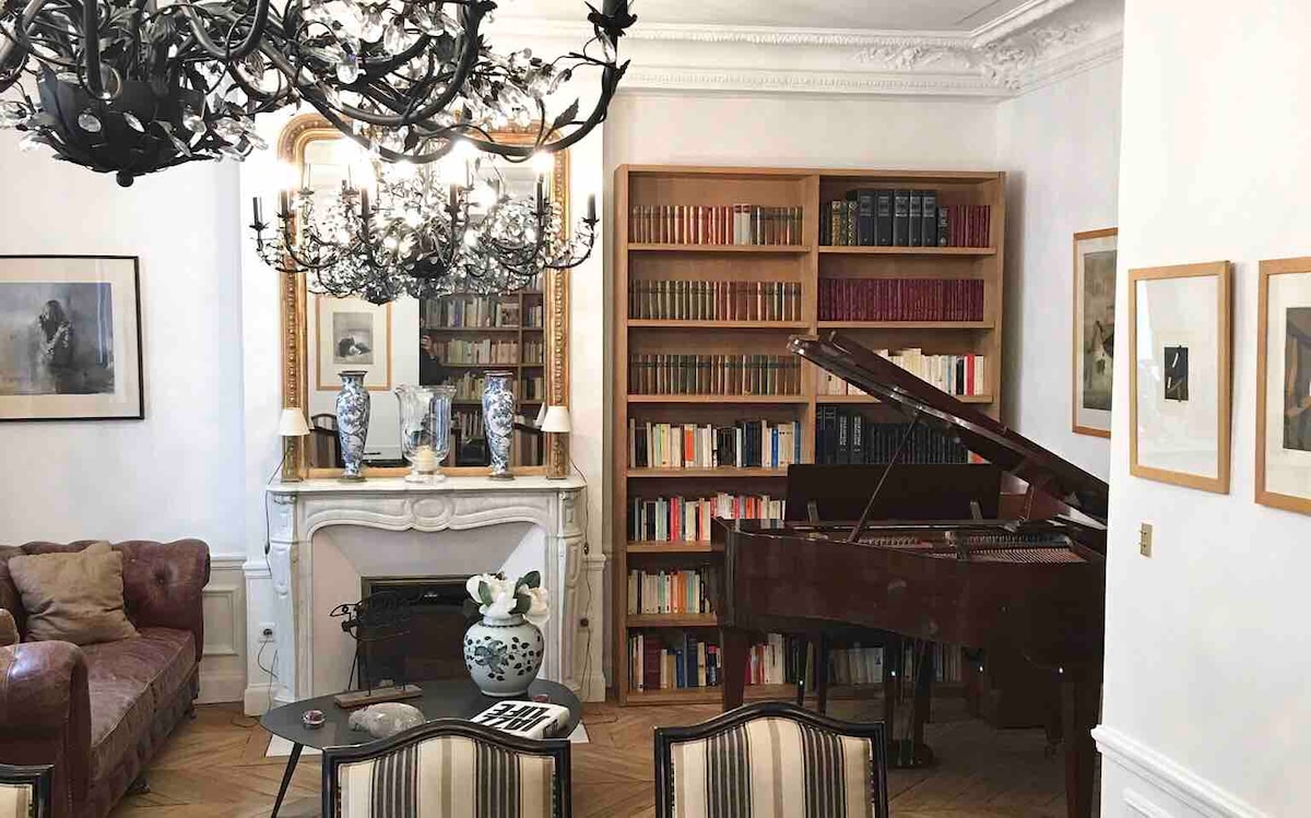 Top Airbnb: Apartment jardin du Luxembourg grand piano in Paris 6e Arrondissement