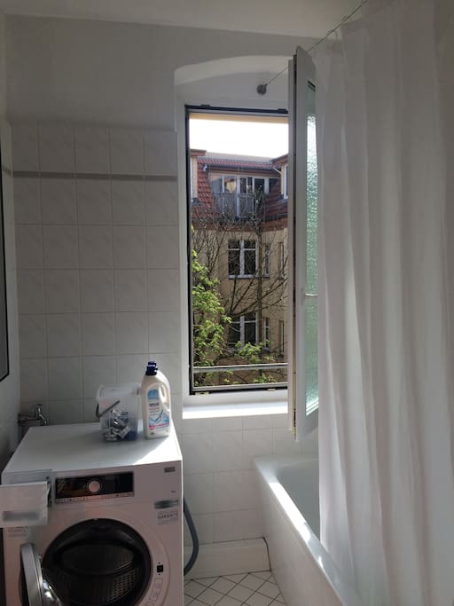 Tageslichtbad mit Badewanne