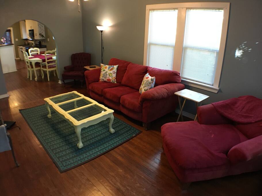 Flat screen tv, DVD, and DirecTV in the colorful living room.