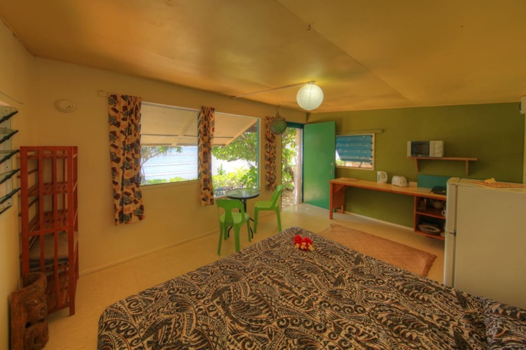 All one room with Kitchen as well