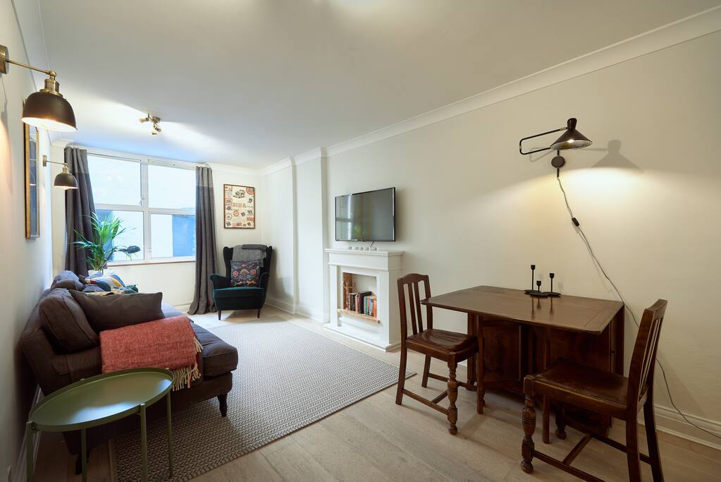 There's a dining table here too that can be extended for more space.