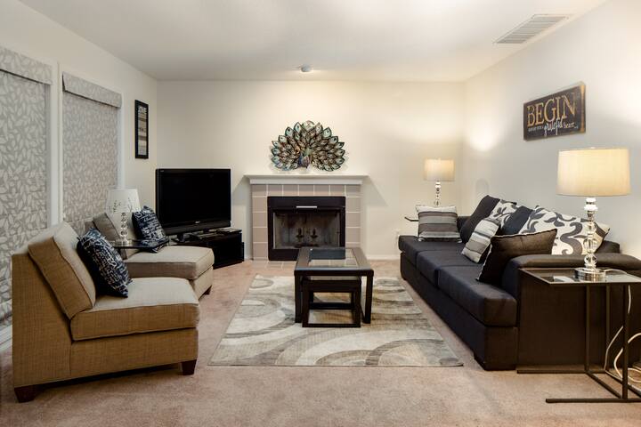 Private Modern Portland Home – KING BED gallery image 3