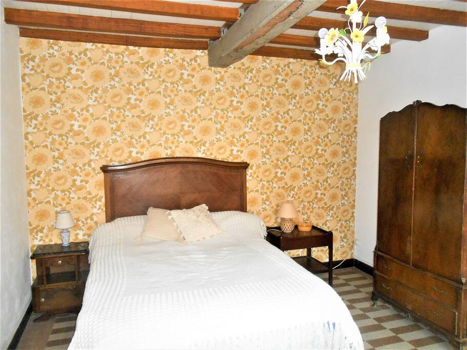 Ground floor Sunflower Bedroom