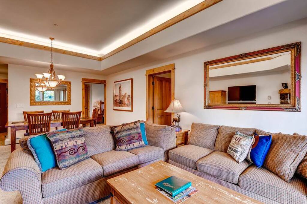 Couch,Furniture,Indoors,Room,Living Room