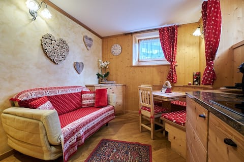 Top Airbnb: The little apartment of the heart: bike, ski & spa in Bormio