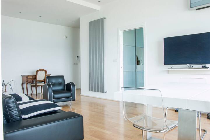 appartamento sul mare … servizi top …