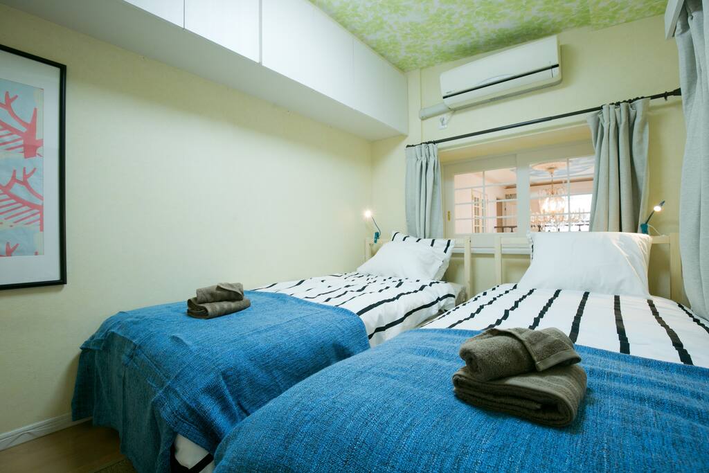 Bedroom 2 - two single beds (2ppl)