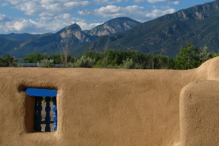 Romantic Jacuzzi Suite with view of Taos Mountain