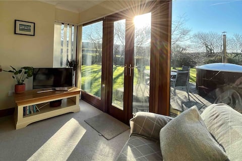 Top Airbnb: The Malt House Cottage, with Wood-fired Hot Tub in Pembrokeshire
